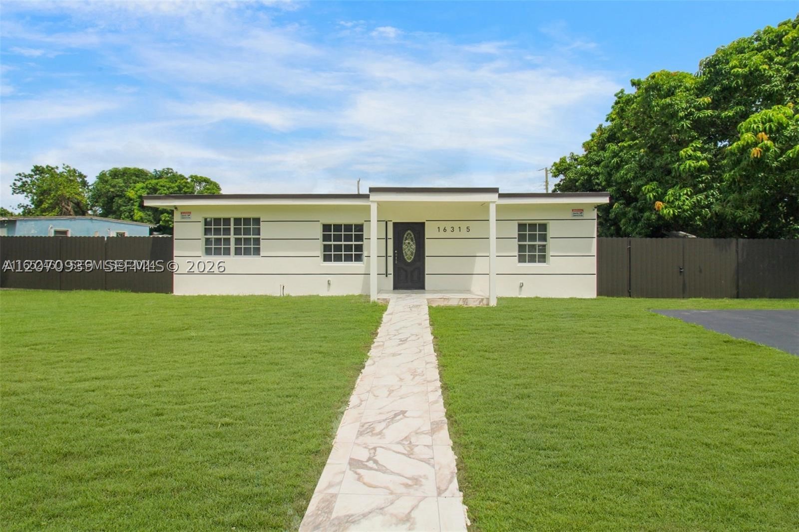 A12070939 Property Photo 3