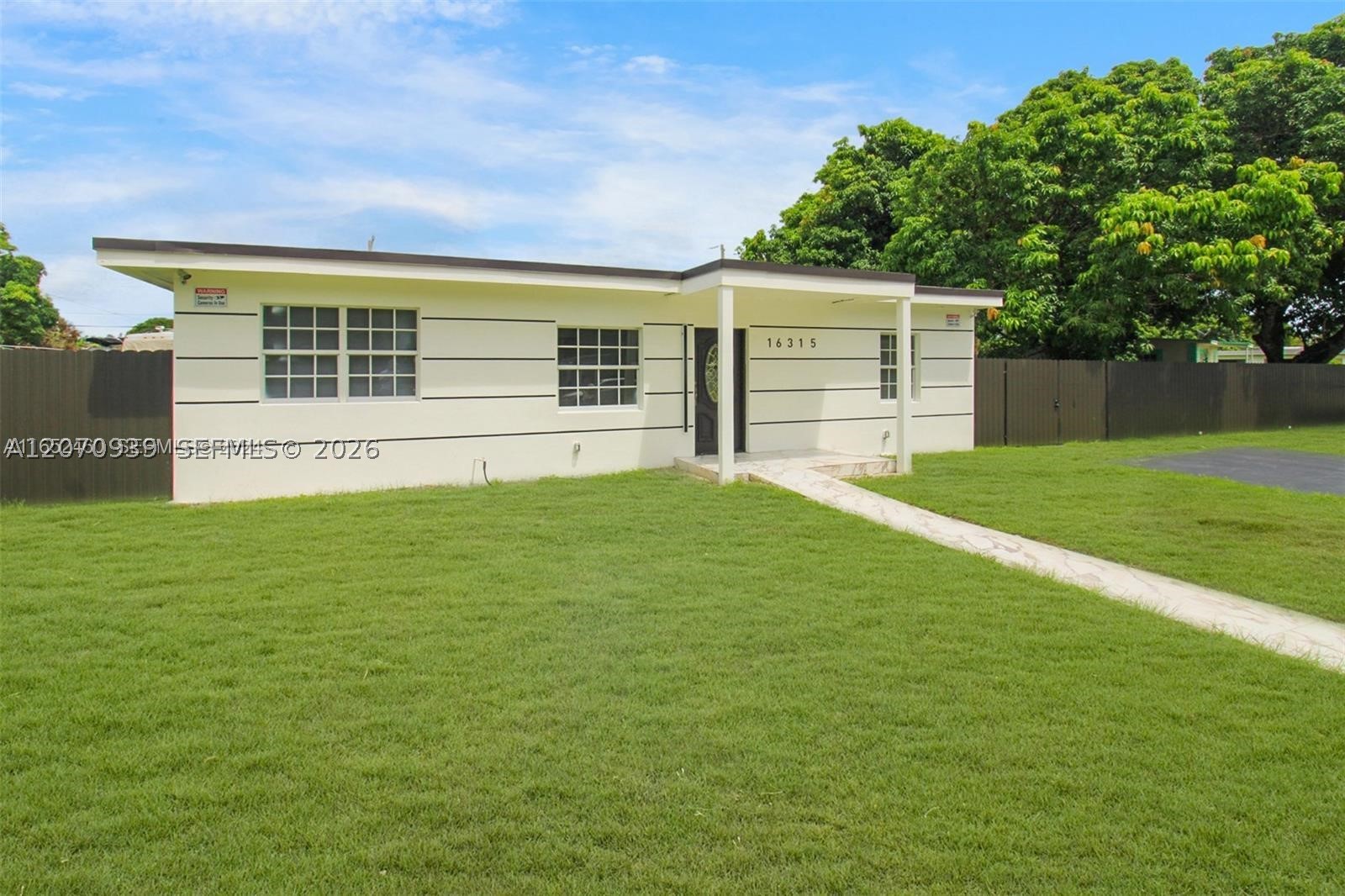 A12070939 Property Photo 4