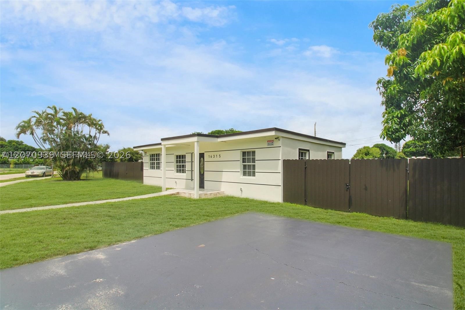 A12070939 Property Photo 5