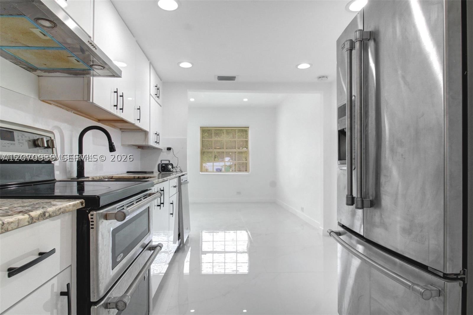 A12070939 Property Photo 7