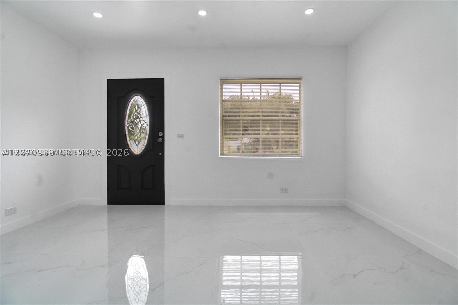 A12070939 Property Photo 10