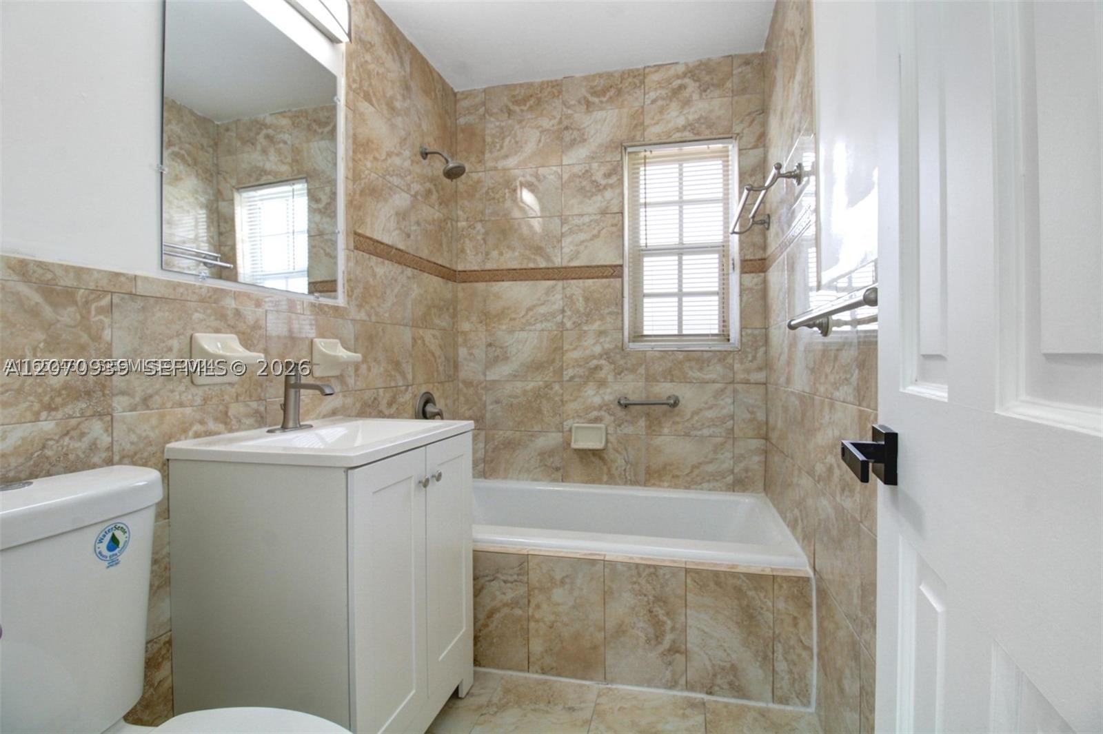 A12070939 Property Photo 13