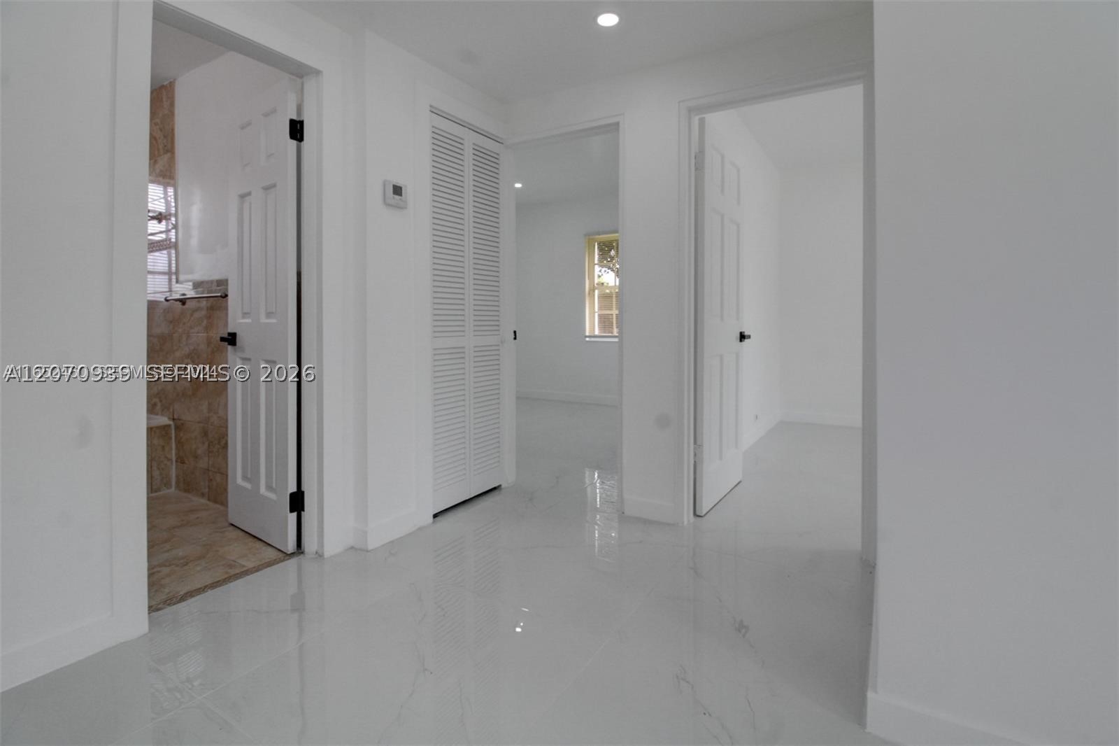 A12070939 Property Photo 14