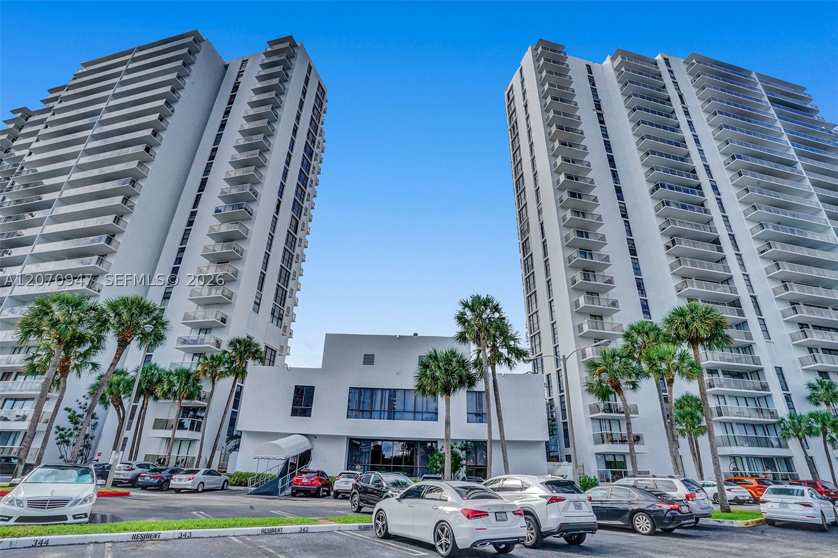 A12070947 Property Photo 2