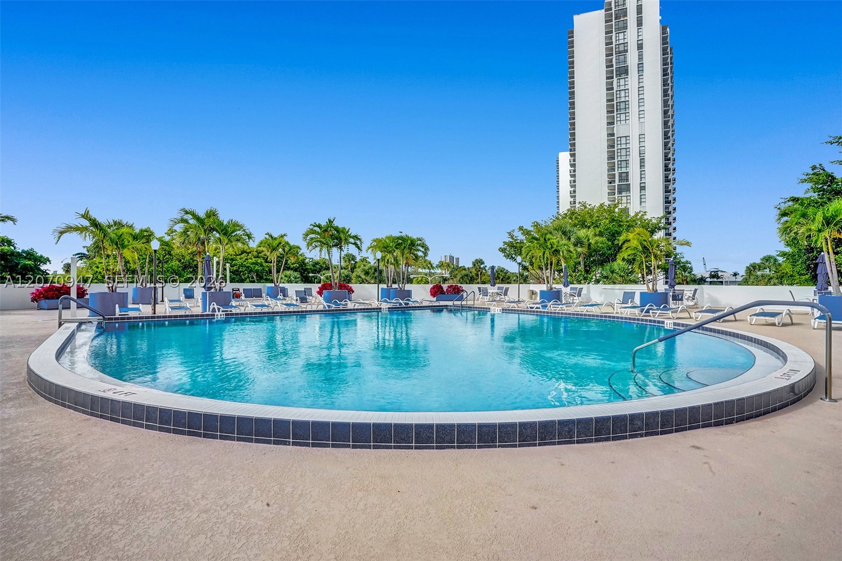 A12070947 Property Photo 5