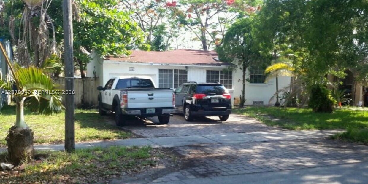 1841 Mayo St Property Photo 2