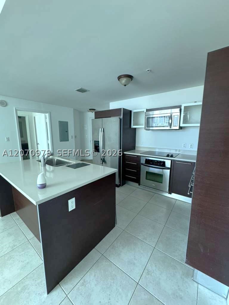 1900 N Bayshore Dr 1807 Property Photo 5