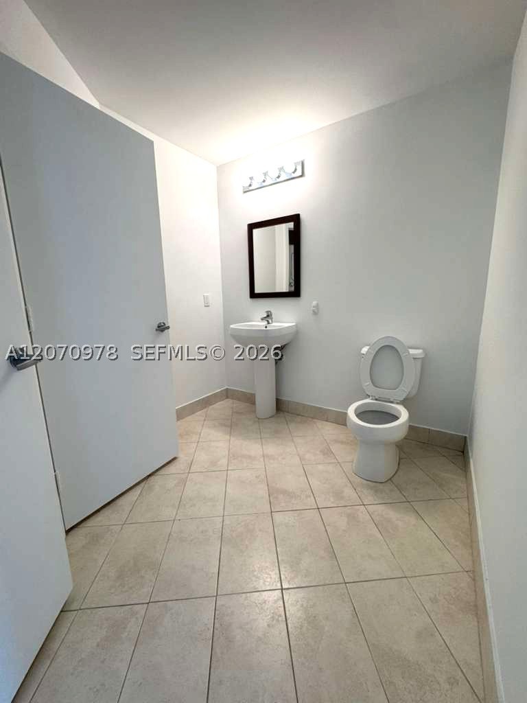 1900 N Bayshore Dr 1807 Property Photo 10
