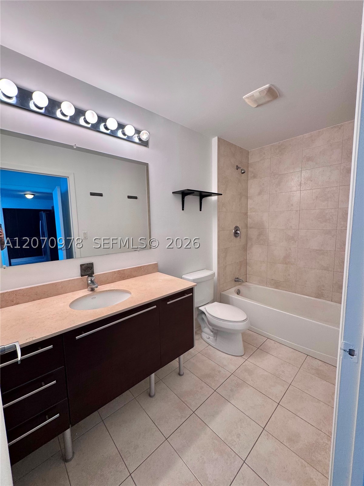 1900 N Bayshore Dr 1807 Property Photo 14