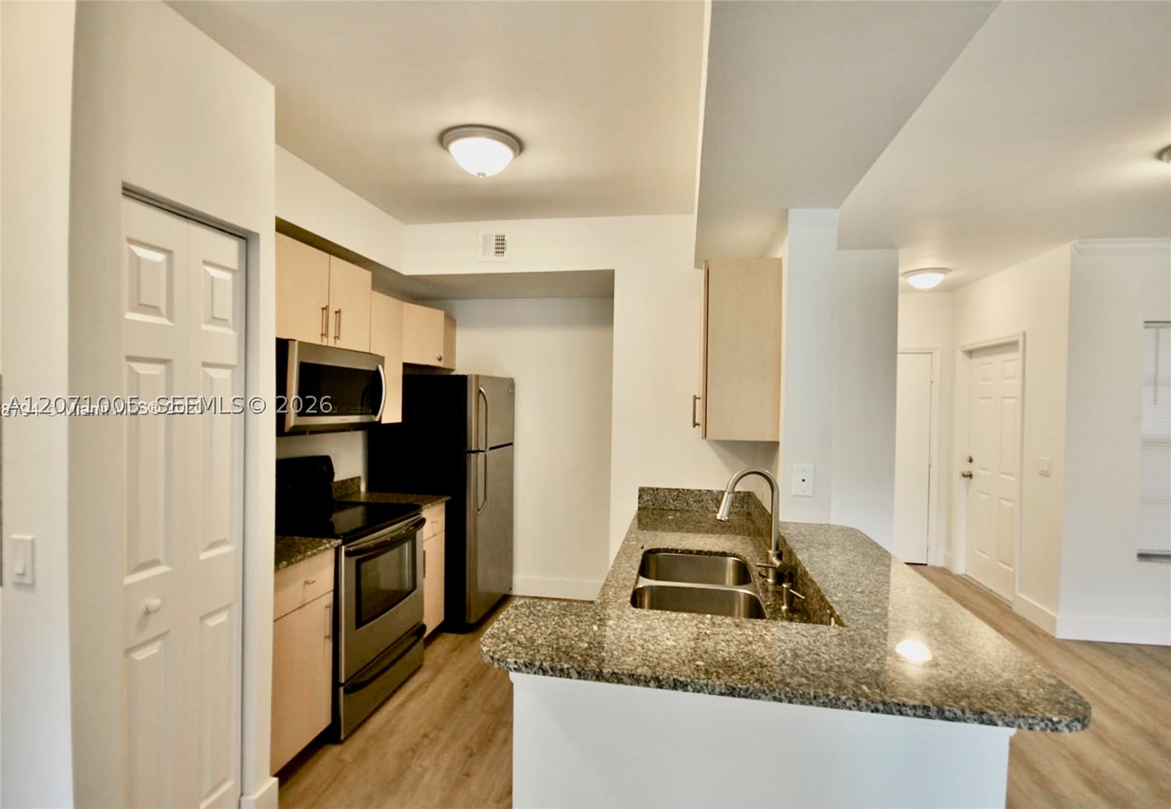 2474 Centergate Dr 103 Property Photo 1