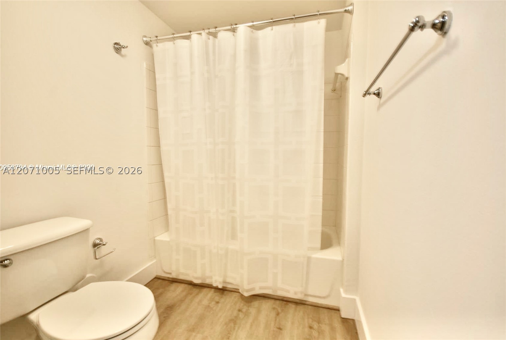 2474 Centergate Dr 103 Property Photo 12