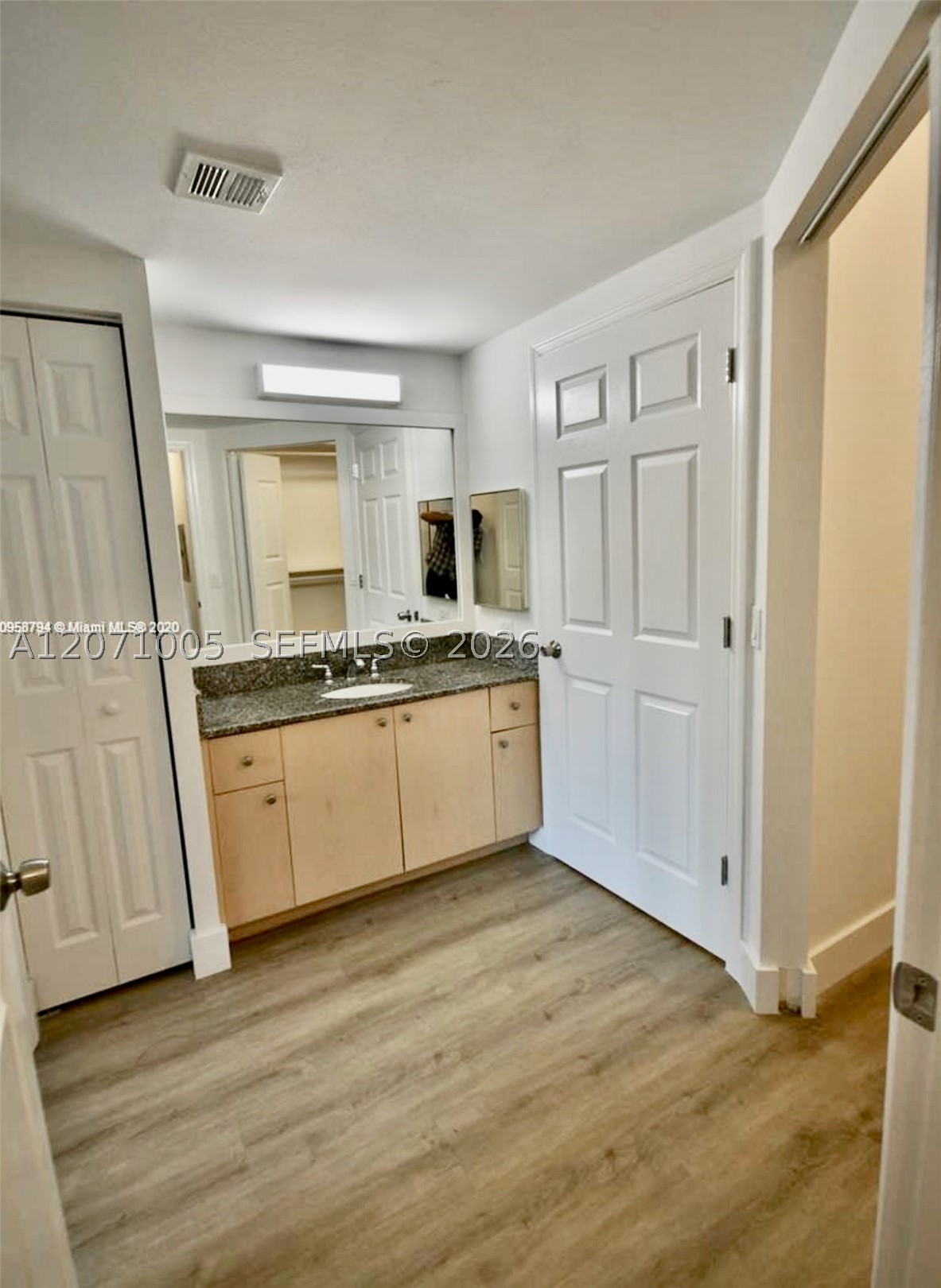 2474 Centergate Dr 103 Property Photo 13