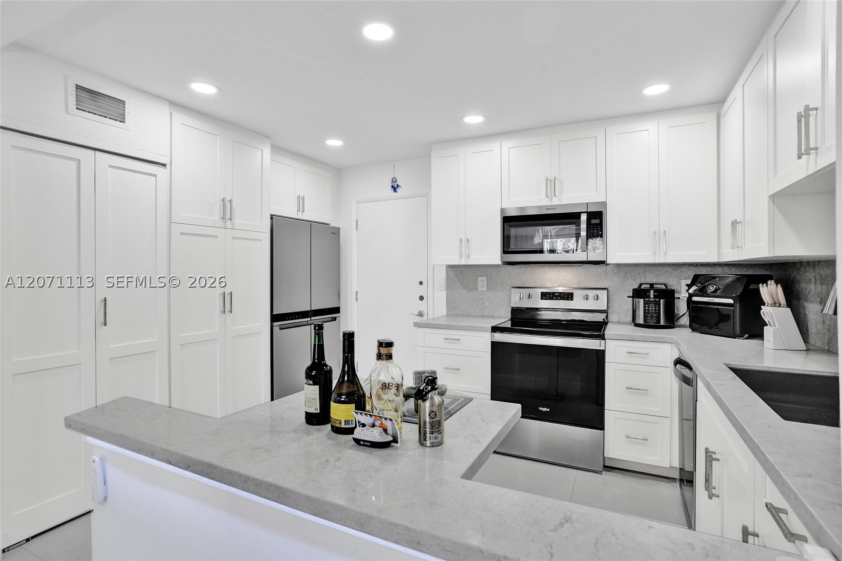 1401 S Ocean Dr 302 Property Photo 6