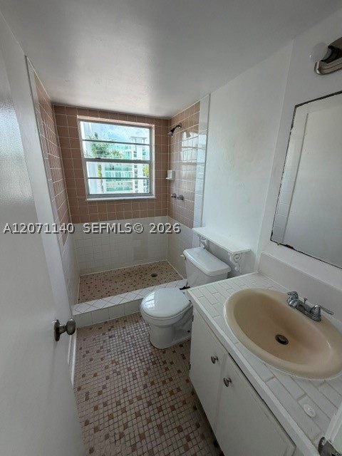 2001 Bay Dr 301 Property Photo 3