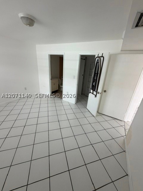 2001 Bay Dr 301 Property Photo 5