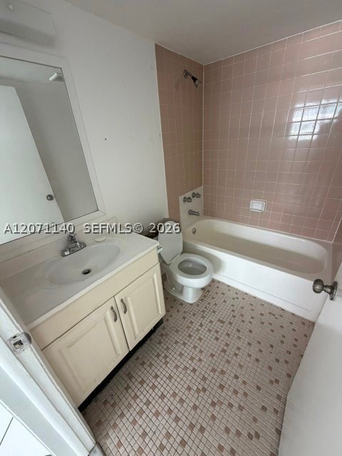 2001 Bay Dr 301 Property Photo 7