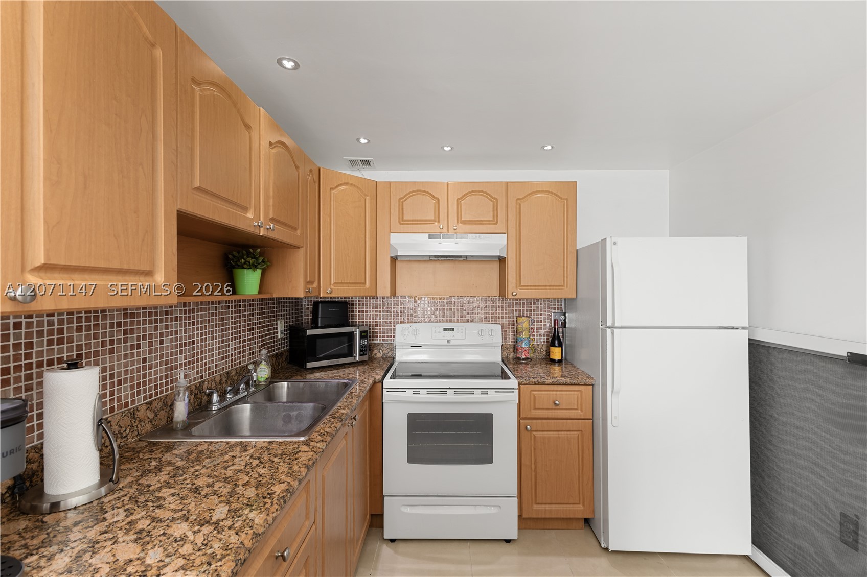 401 Ocean Dr 607 Property Photo 13