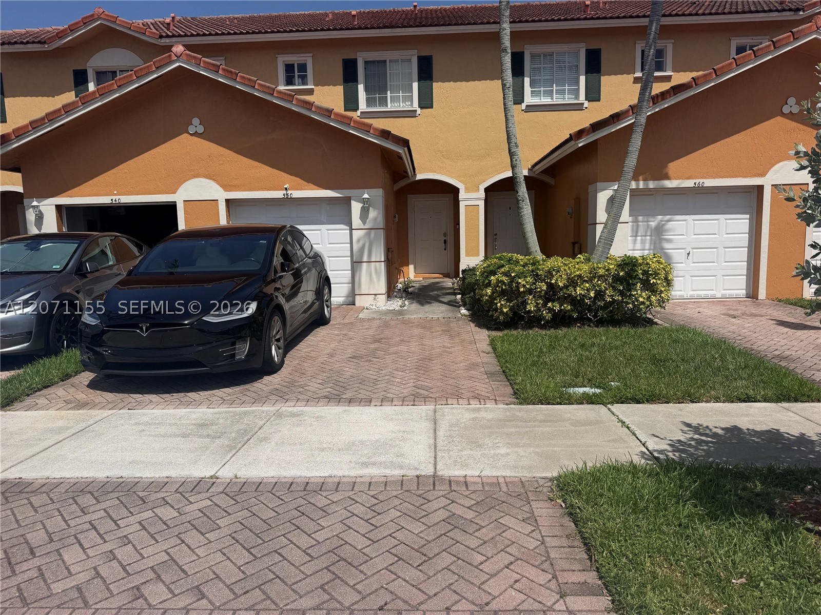 550 Saint Tropez Ln Property Photo 2