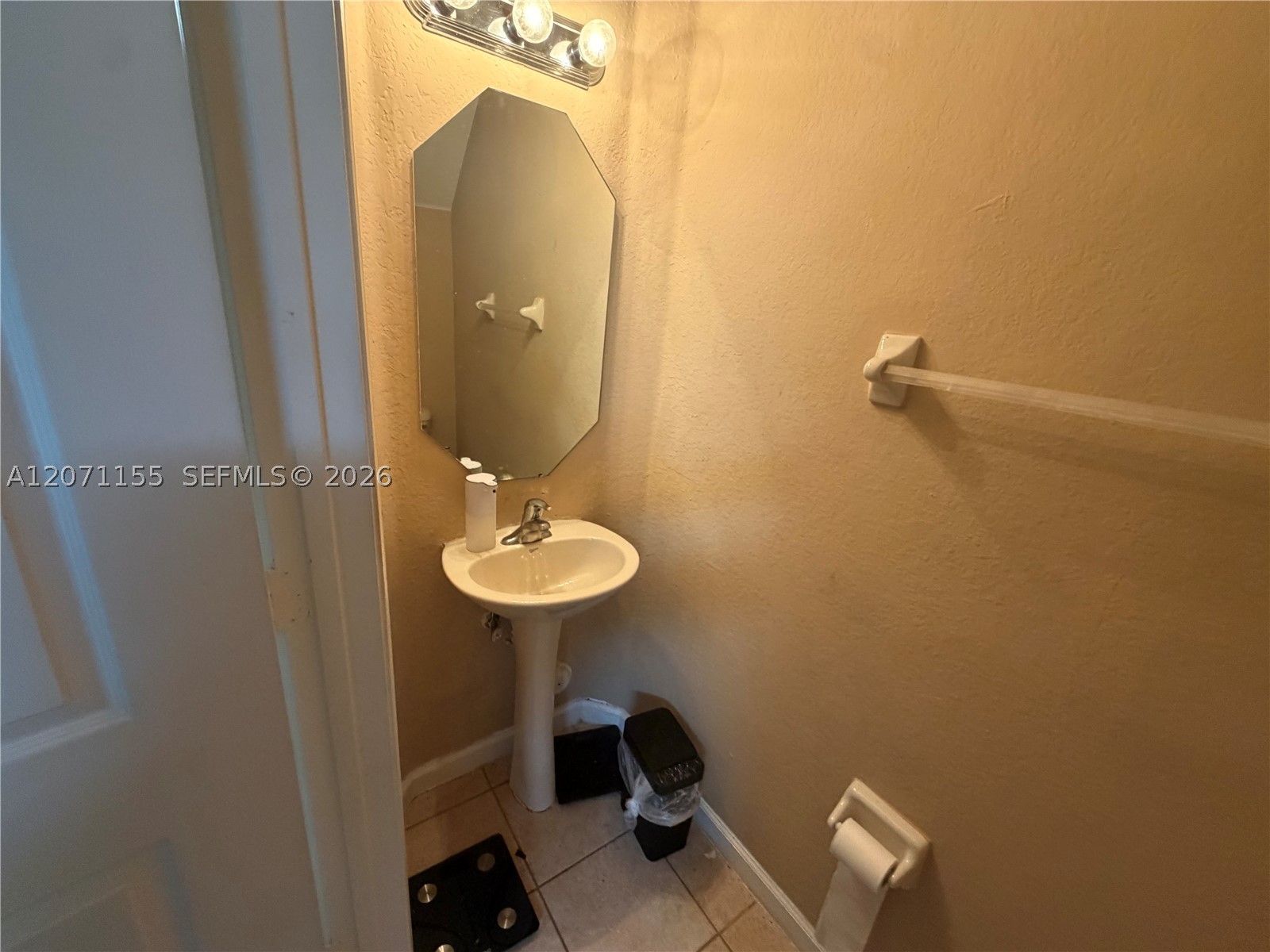 550 Saint Tropez Ln Property Photo 8