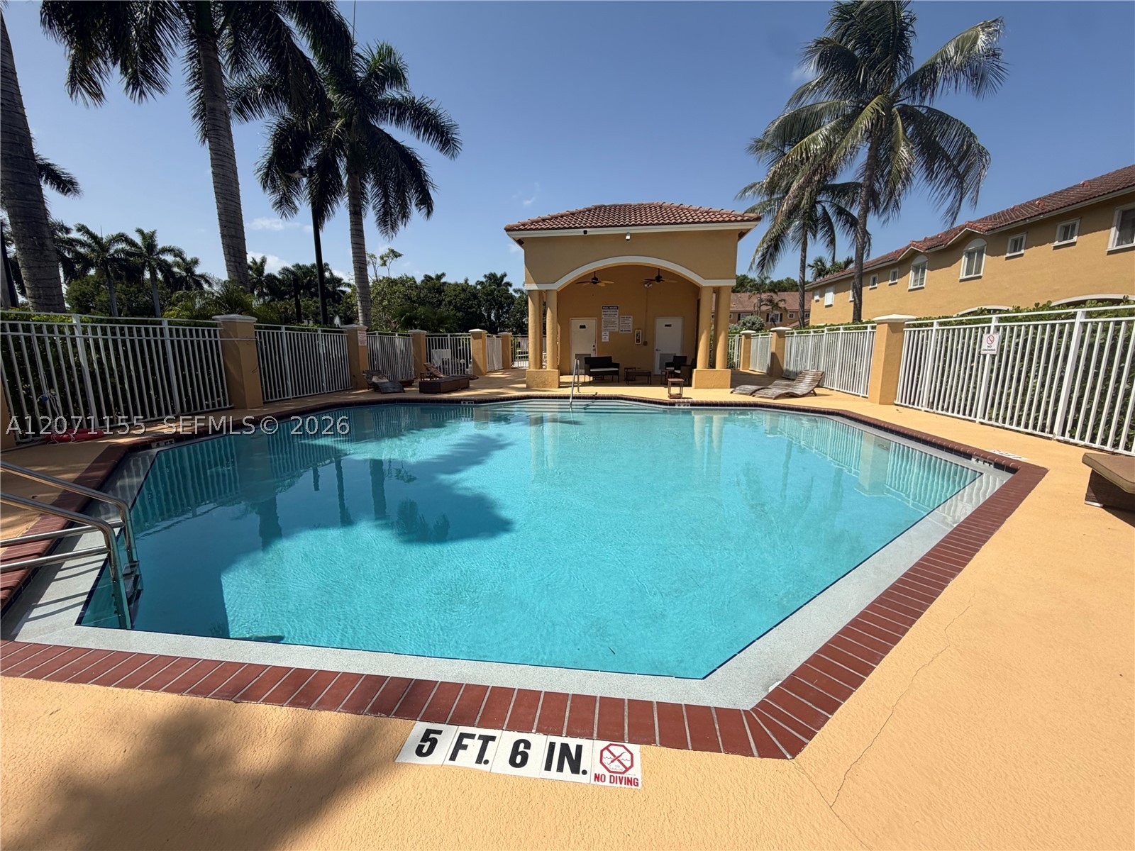 550 Saint Tropez Ln Property Photo 23