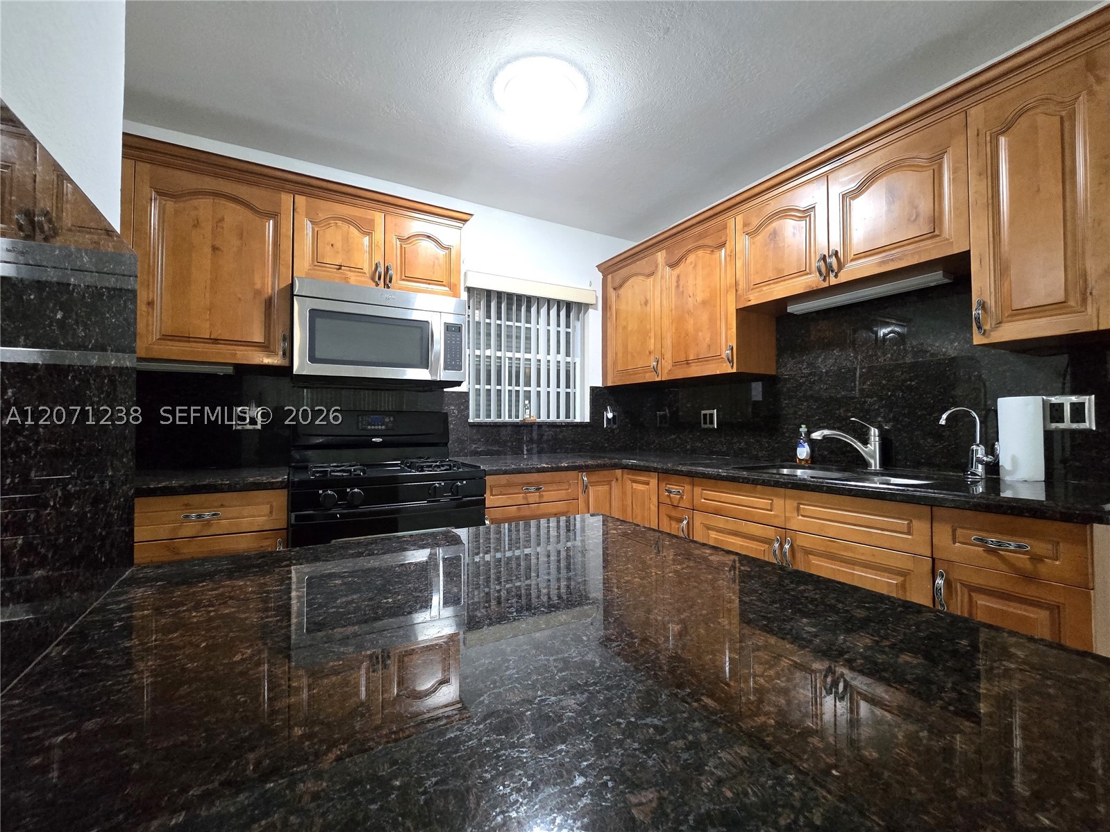 515 Hunter St Property Photo 4