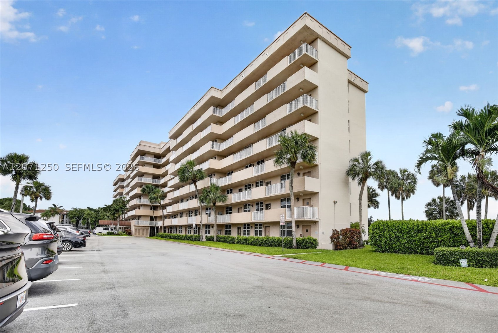 250 Jacaranda Dr 703 Property Photo 2