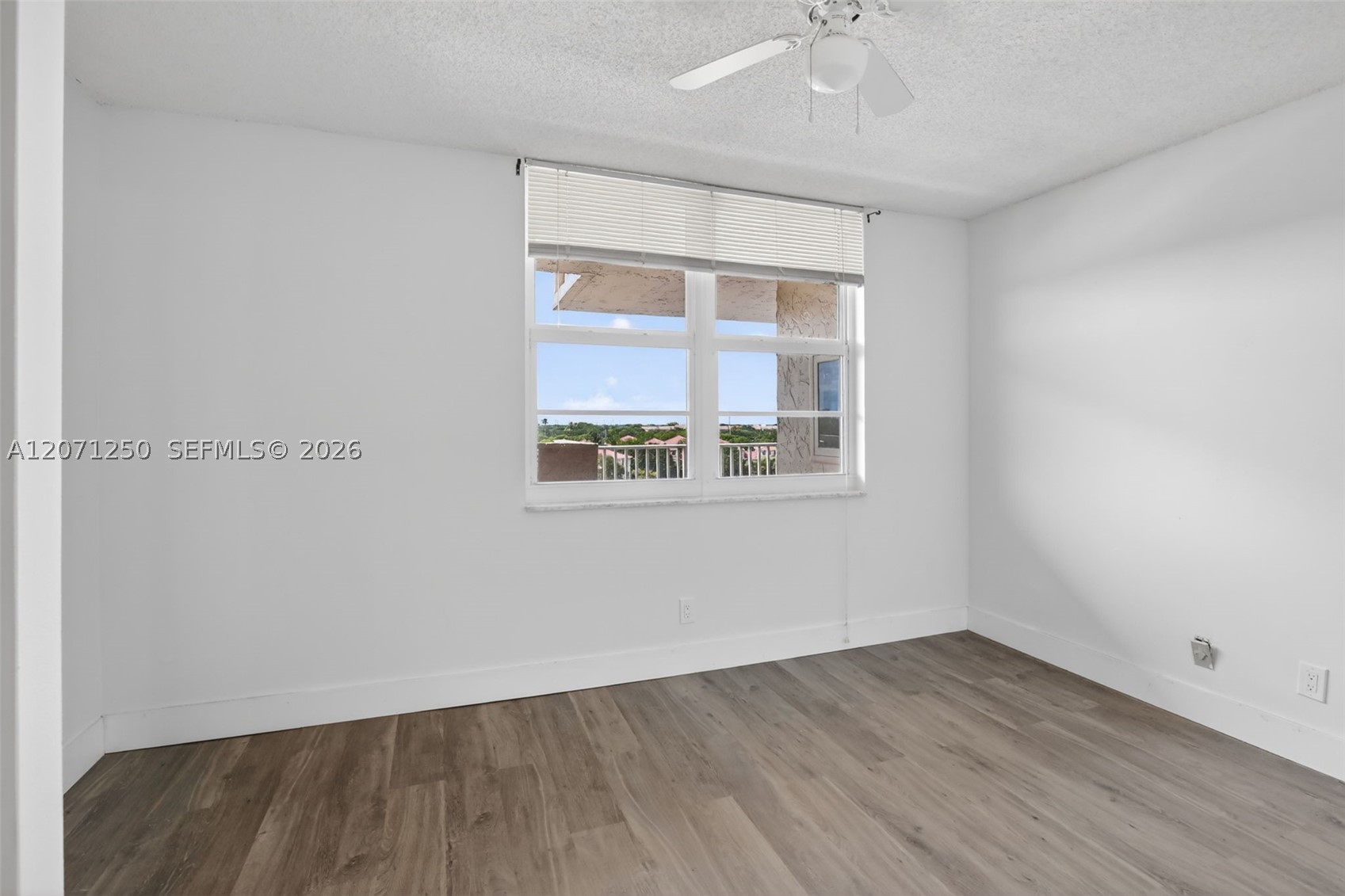 250 Jacaranda Dr 703 Property Photo 23