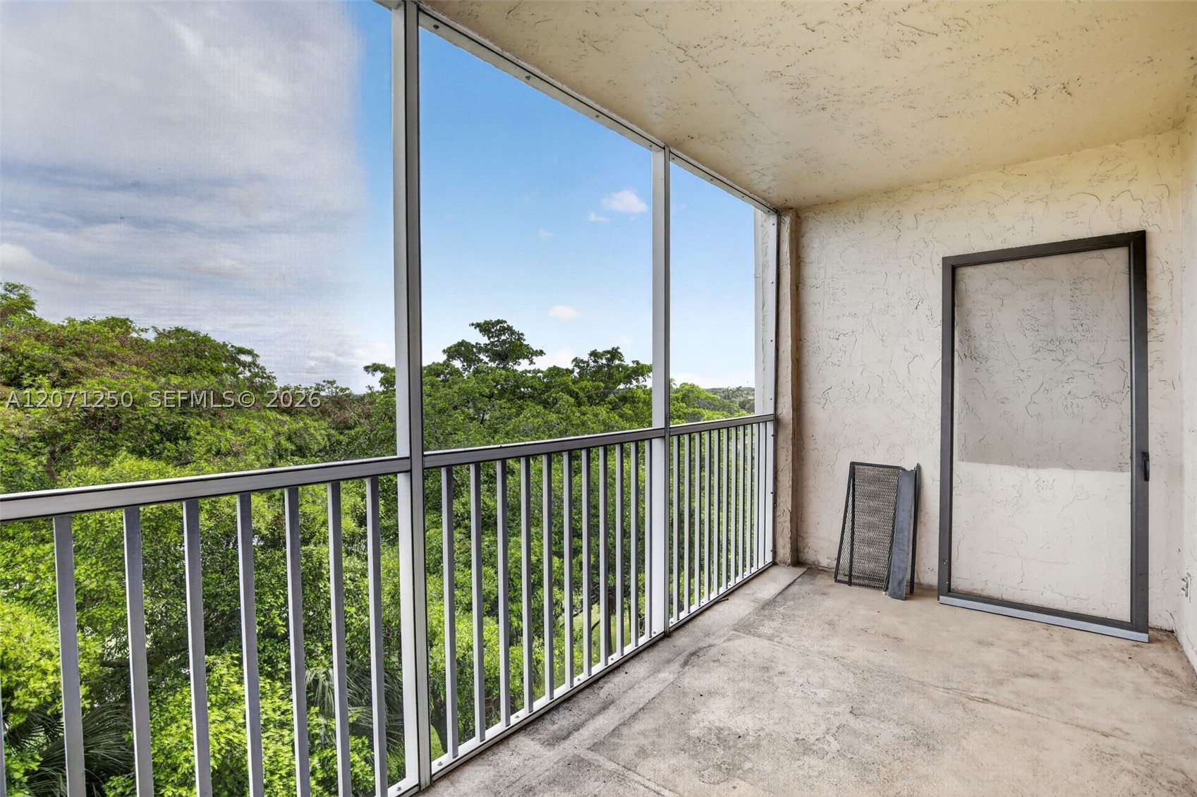 250 Jacaranda Dr 703 Property Photo 27