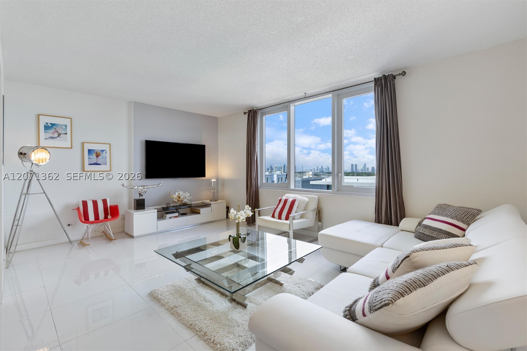 2301 Collins Ave 931 Property Photo 1