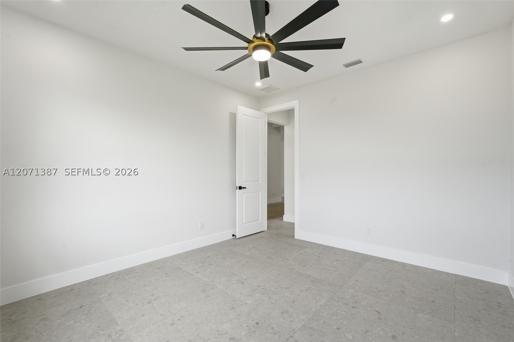 325 Ne 15th Ter Property Photo 36
