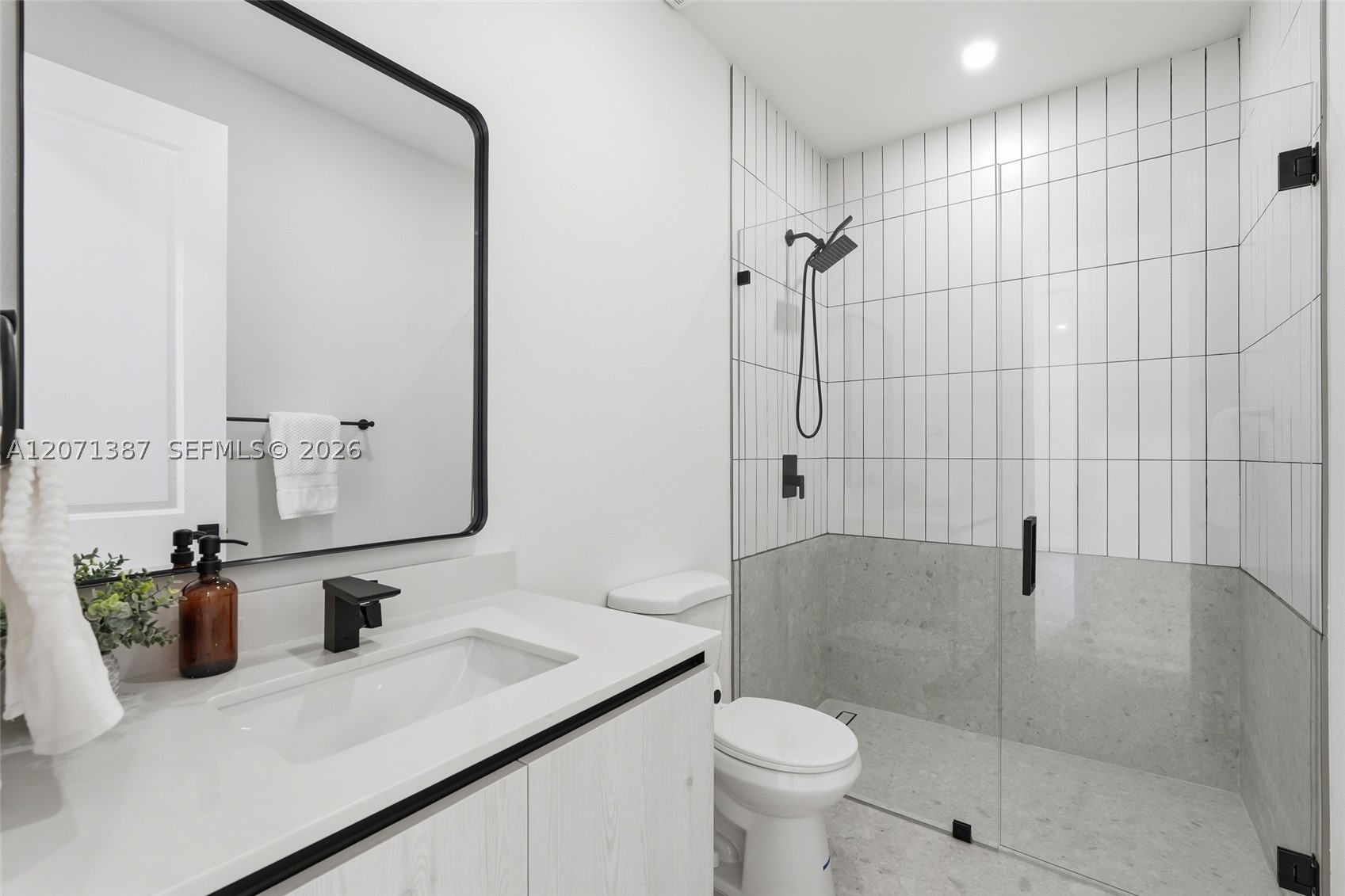 325 Ne 15th Ter Property Photo 37