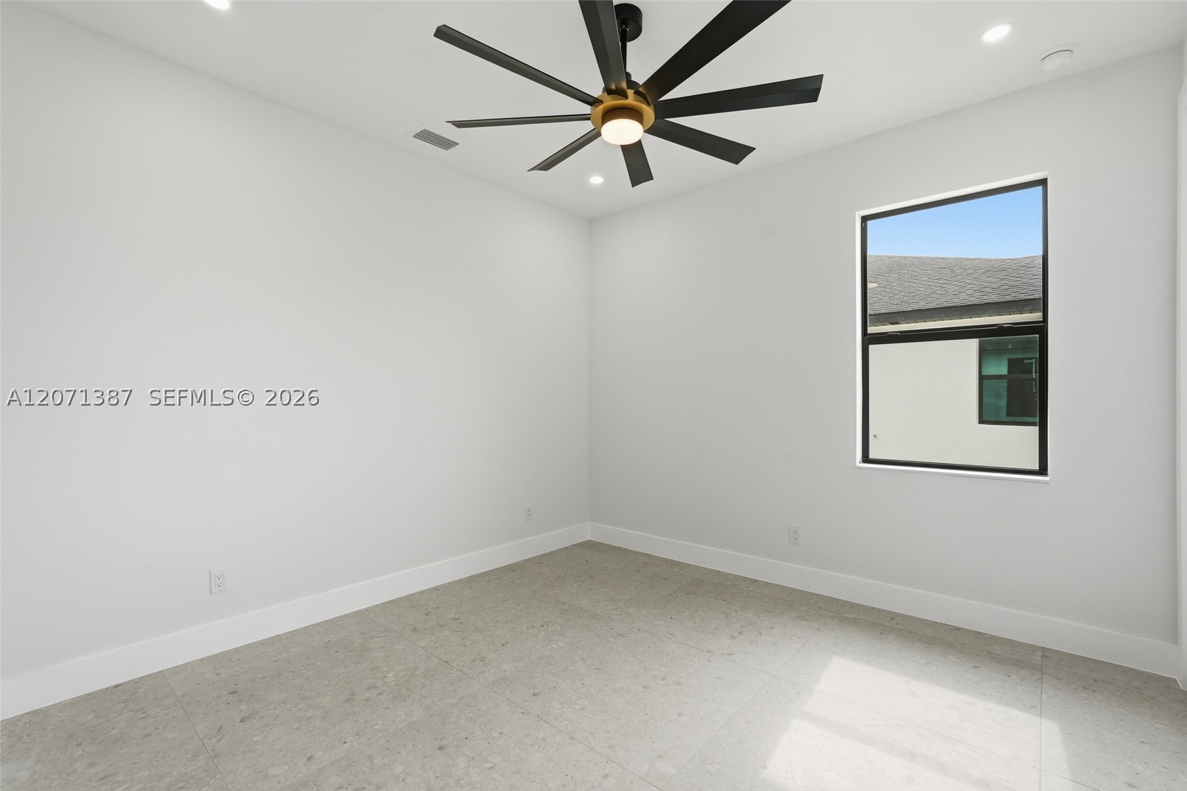 325 Ne 15th Ter Property Photo 38