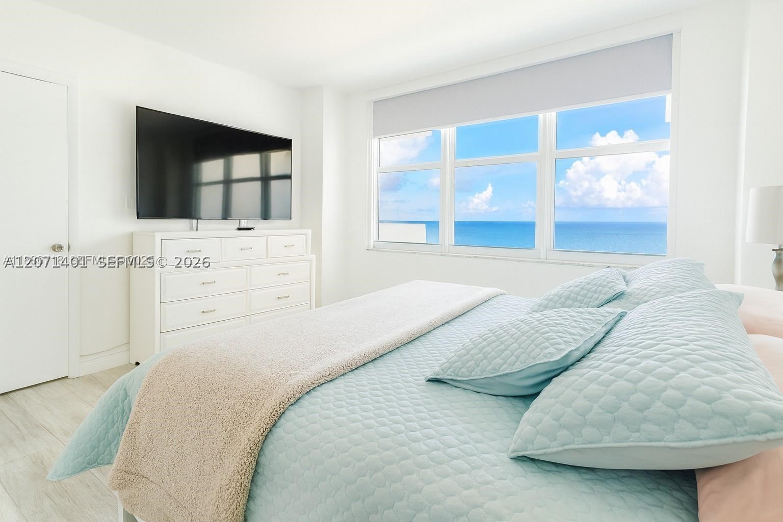 5601 Collins Ave 1409 Property Photo 4