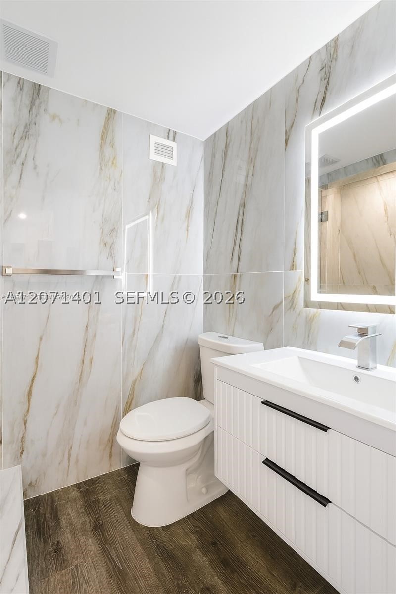 5601 Collins Ave 1409 Property Photo 11