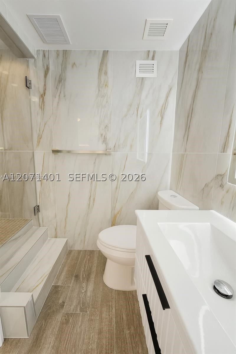 5601 Collins Ave 1409 Property Photo 12