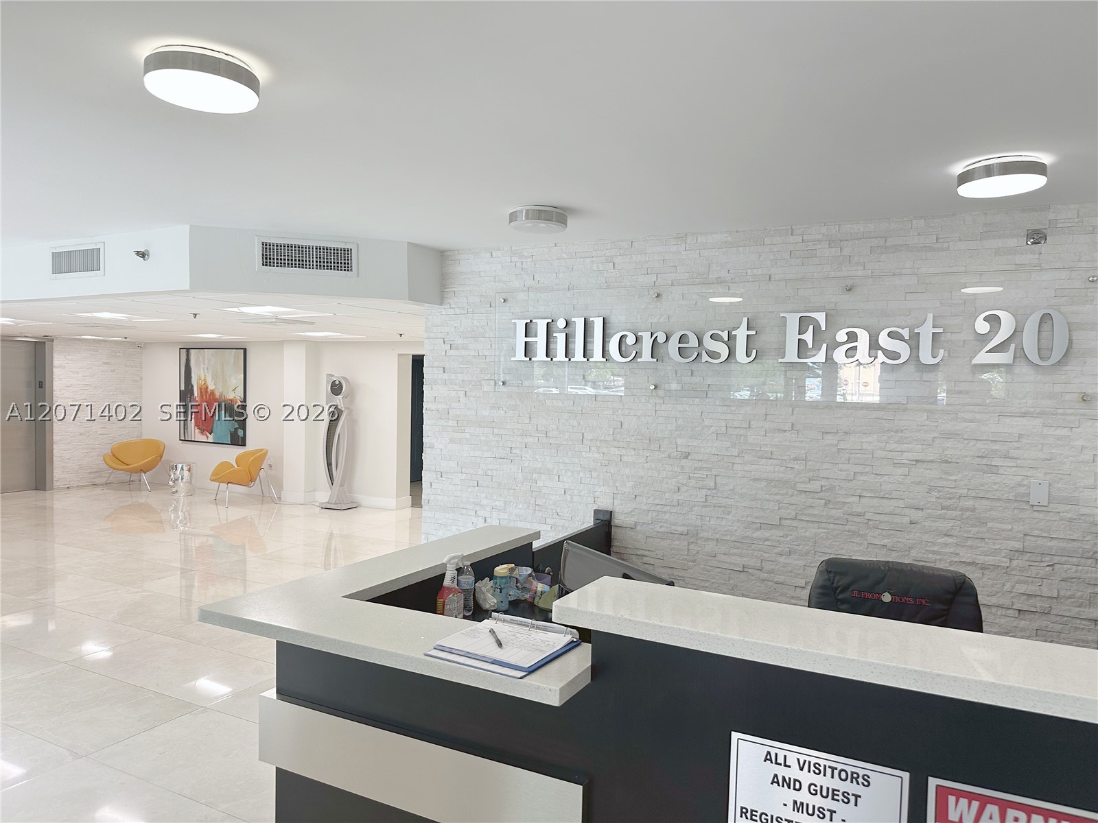 919 Hillcrest Dr 407 Property Photo 1