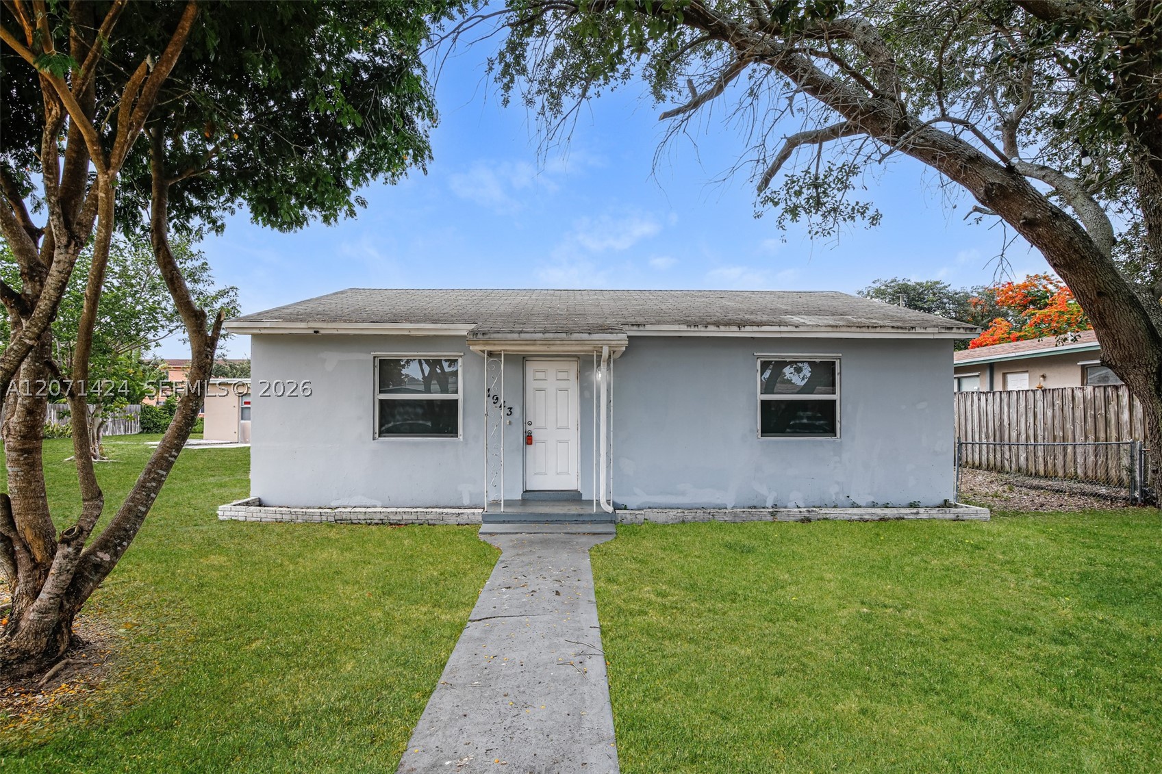 1943 Thomas St Property Photo 1