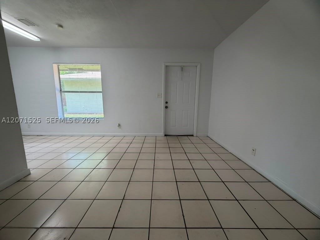 919 Nw 2nd Ave 3 Property Photo 3