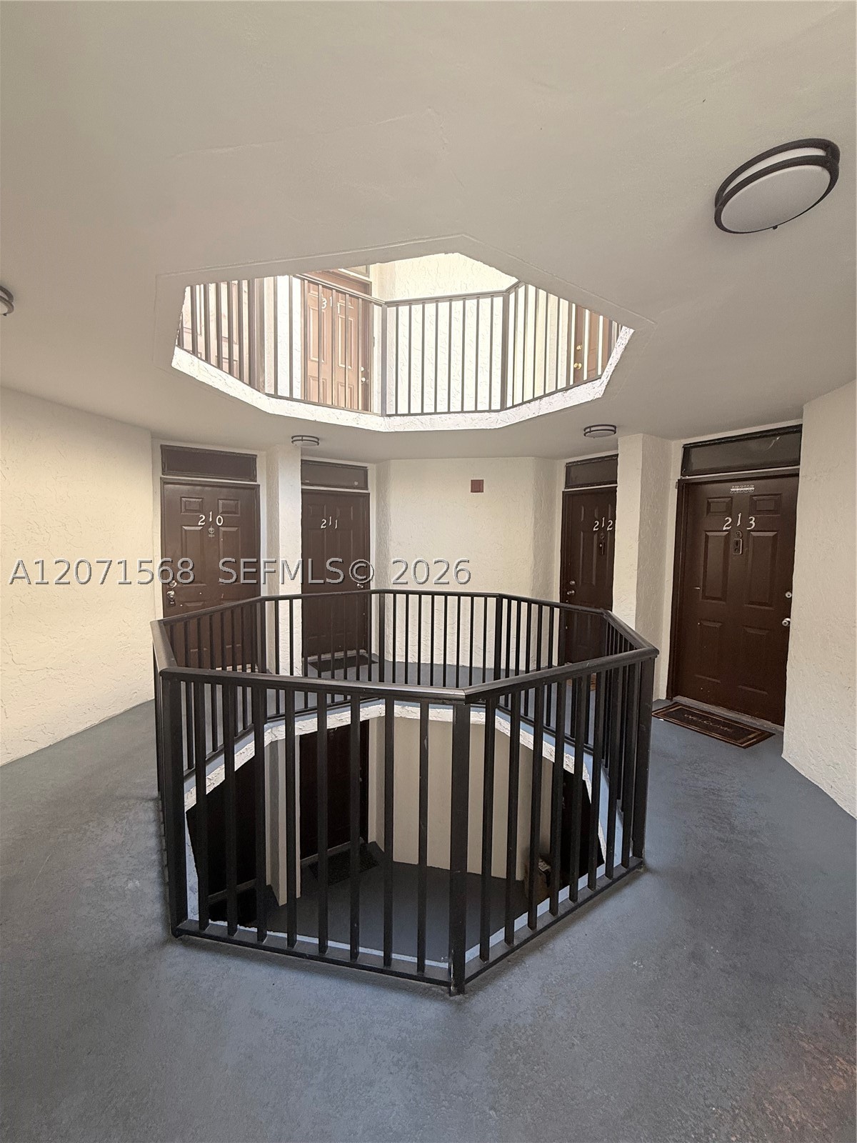 210 Lake Pointe Dr 210 Property Photo 2