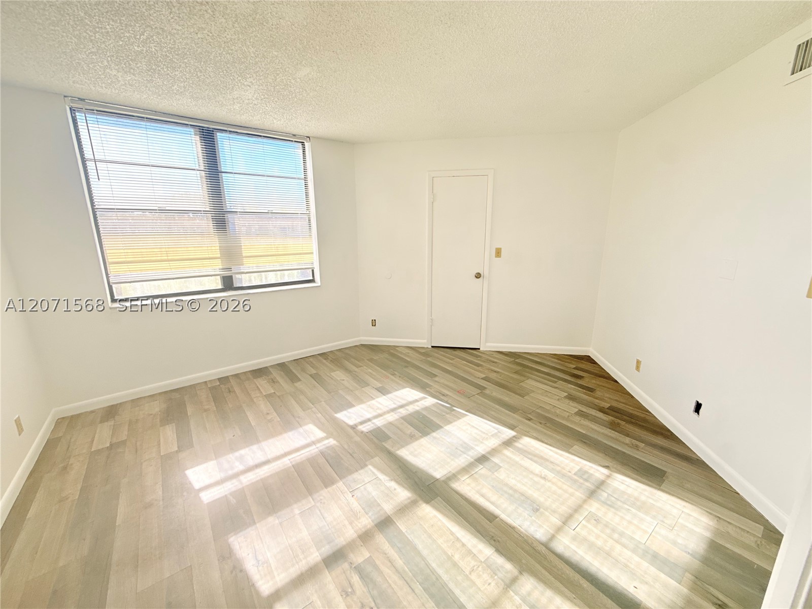 210 Lake Pointe Dr 210 Property Photo 17