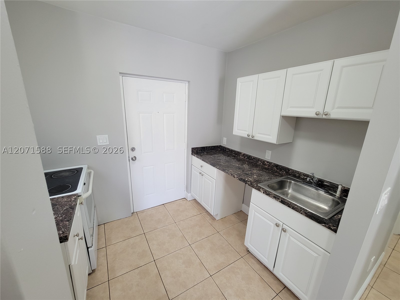1740 NW 1st Pl 3 Property Photo 1