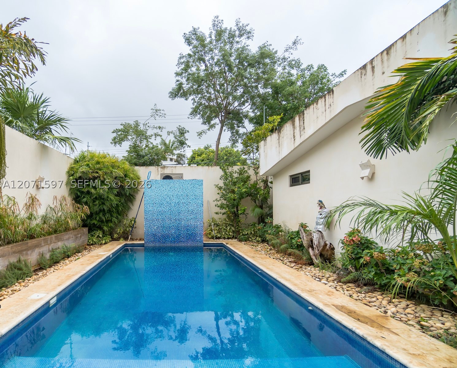 301 Calle 1-G