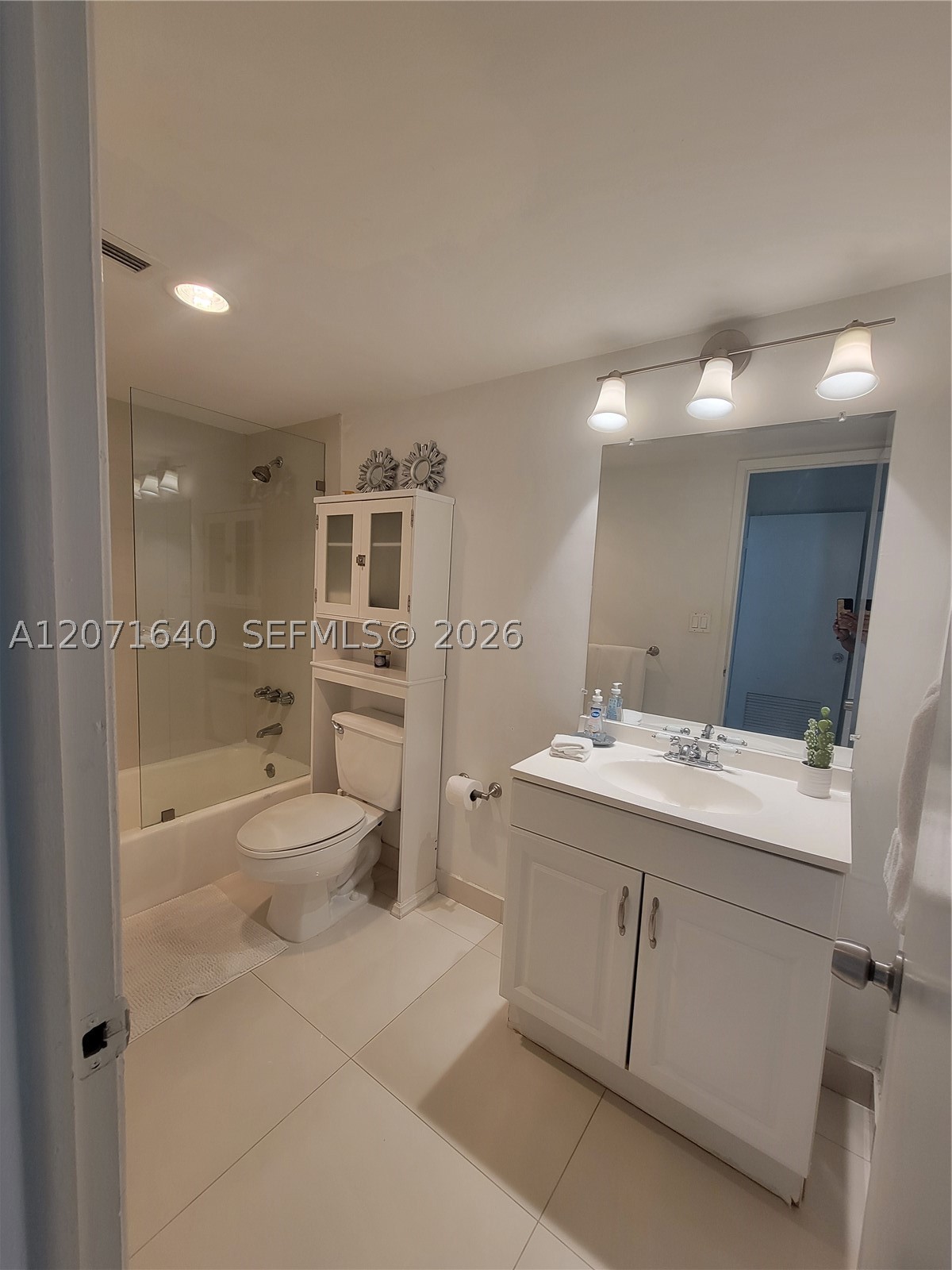 19380 Collins Ave Ph21 Property Photo 9