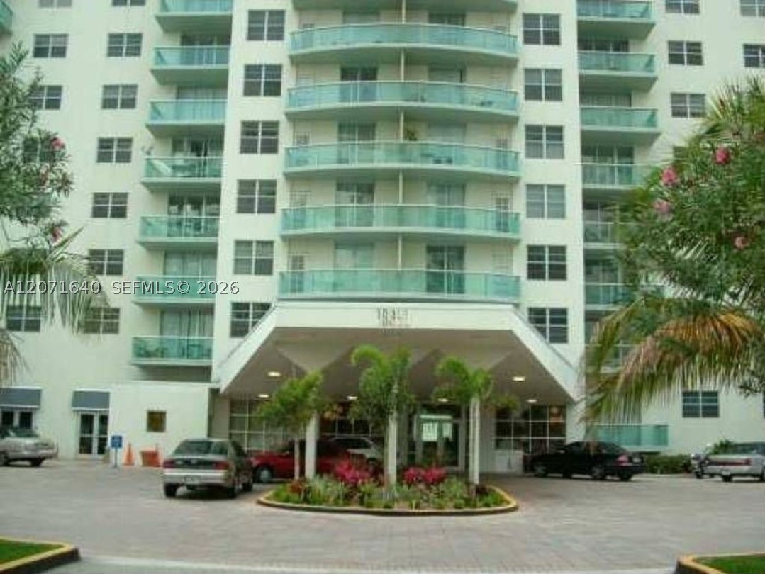 19380 Collins Ave Ph21 Property Photo 19