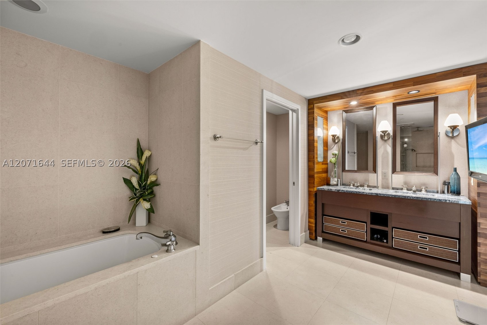 6899 Collins Ave 2708 Property Photo 14