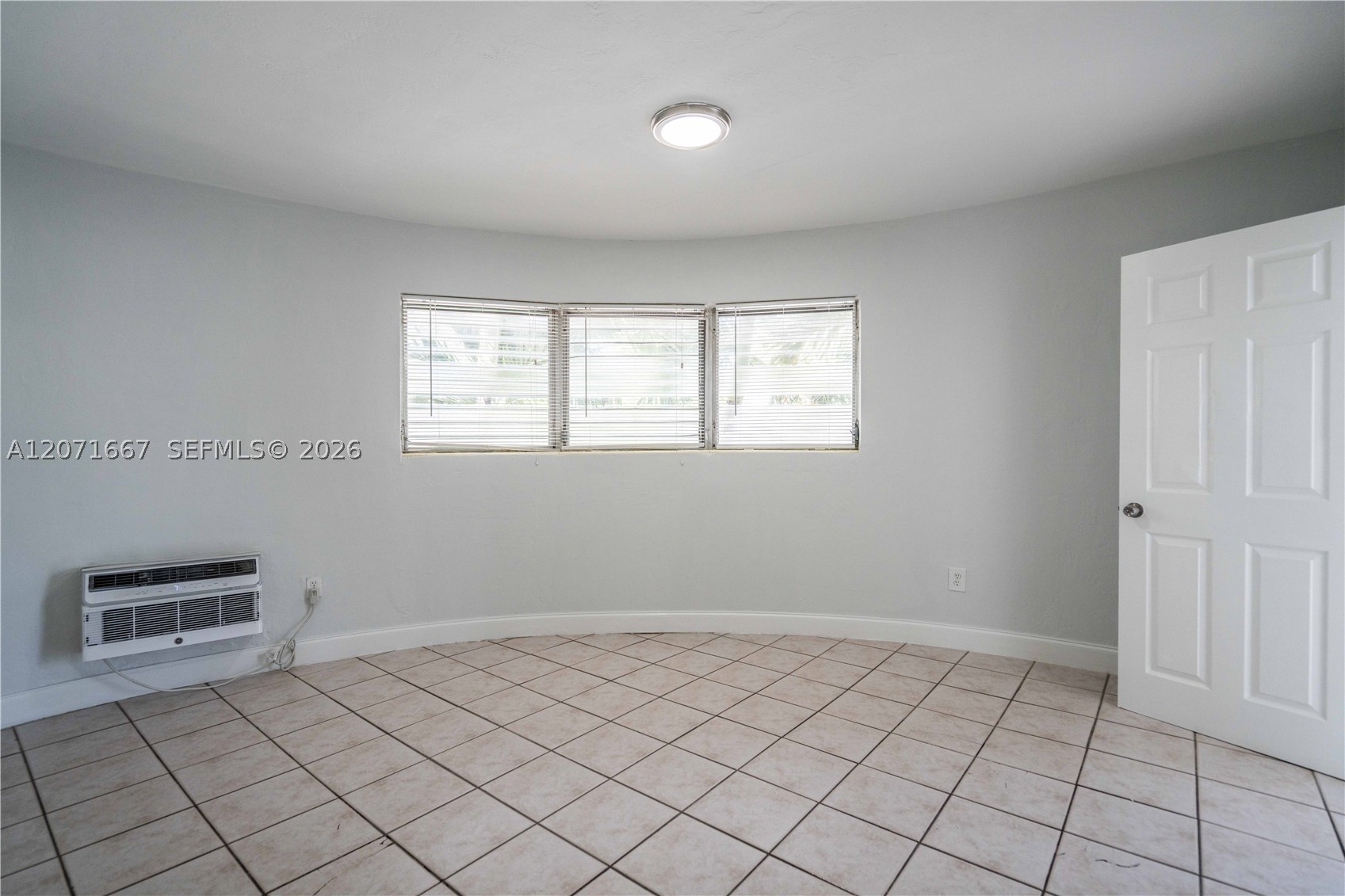 7640 Carlyle Ave 7a Property Photo 8