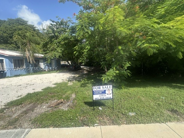 12040 W Dixie Hwy Property Photo 3