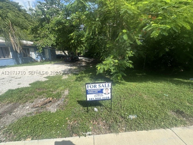 12040 W Dixie Hwy Property Photo 4