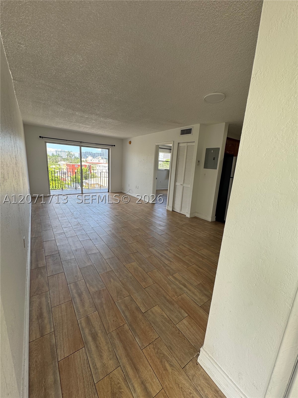 444 Sw 4th St 402 Property Photo 3