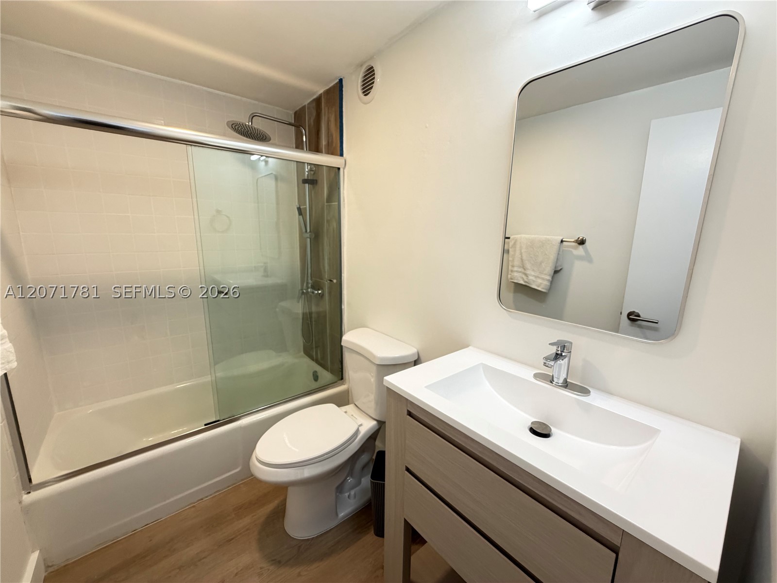 400 Kings Point Dr 604 Property Photo 4